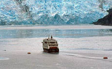 Nave e ghiacciaio, Patagonia Cilena