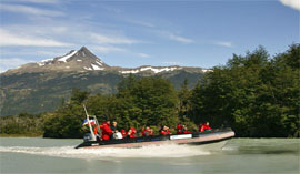 Navigazione per il Parco Nazionale Torres del Paine, Patagonia Cilena